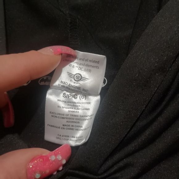 🔵 3/$30 Women's Cropped Batman Shirt - Picture 13 of 15